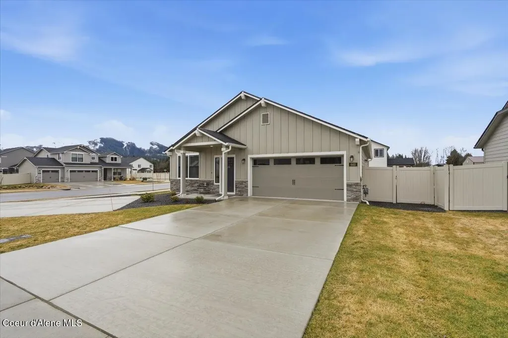 660 E Ripatti Way Hayden ID 83835