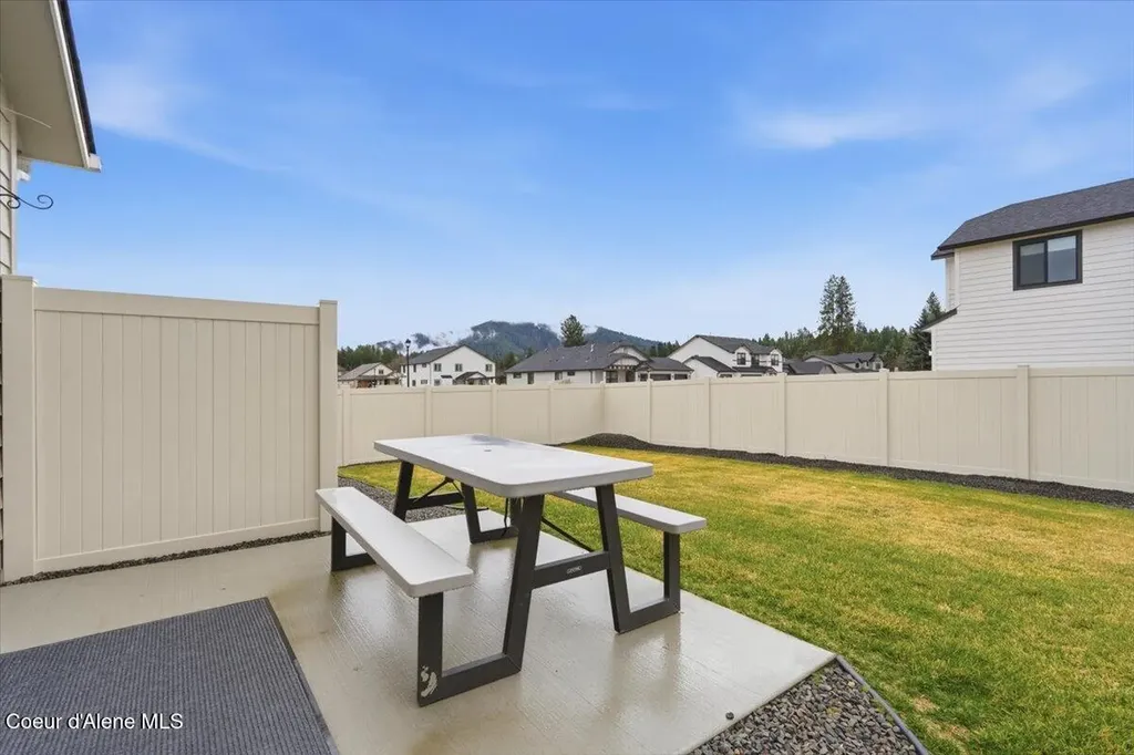 660 E Ripatti Way Hayden ID 83835