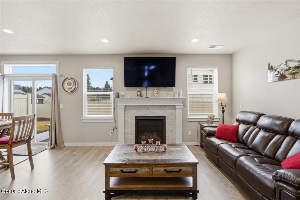 660 E Ripatti Way Hayden ID 83835