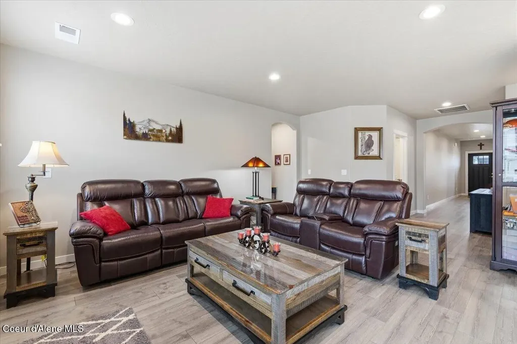 660 E Ripatti Way Hayden ID 83835