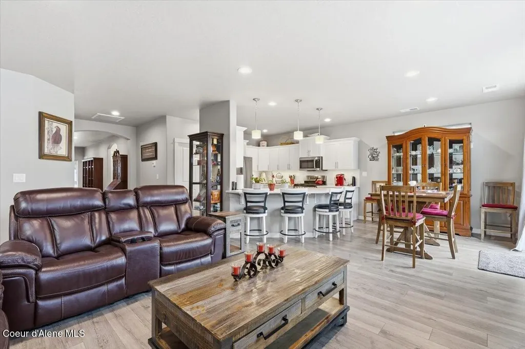 660 E Ripatti Way Hayden ID 83835
