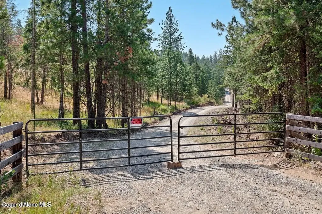 5254 E Mabel Lane Harrison ID 83833