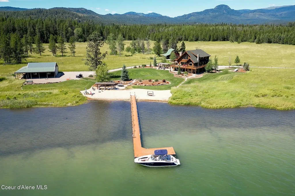 296 Camp Peine Road Sagle ID 83860