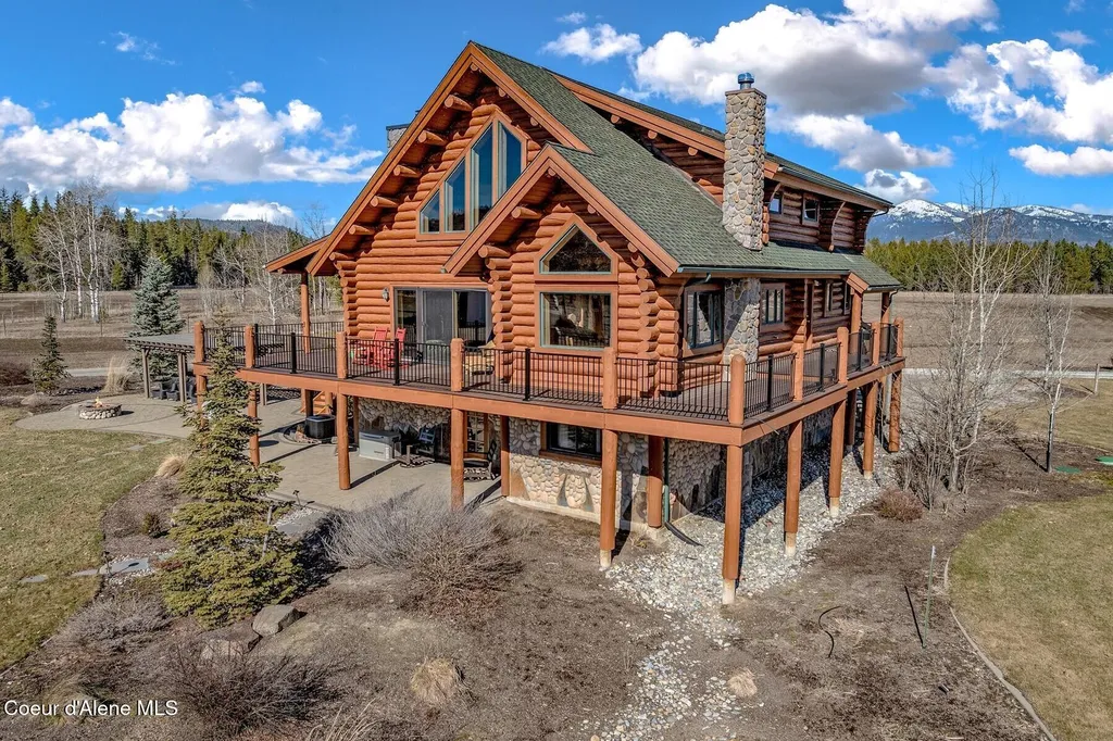 296 Camp Peine Road Sagle ID 83860