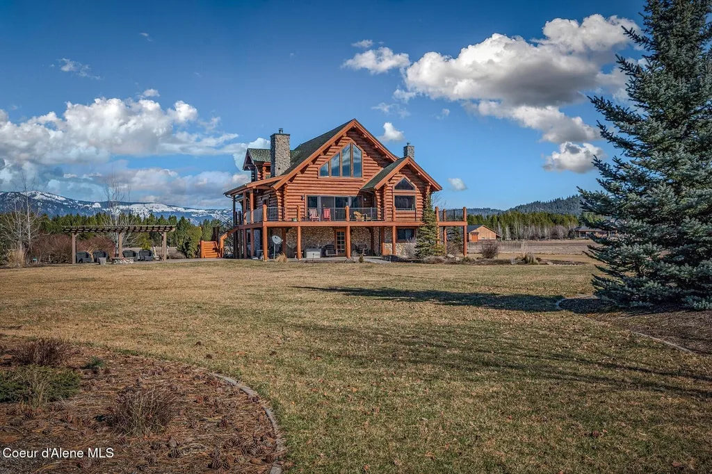 296 Camp Peine Road Sagle ID 83860