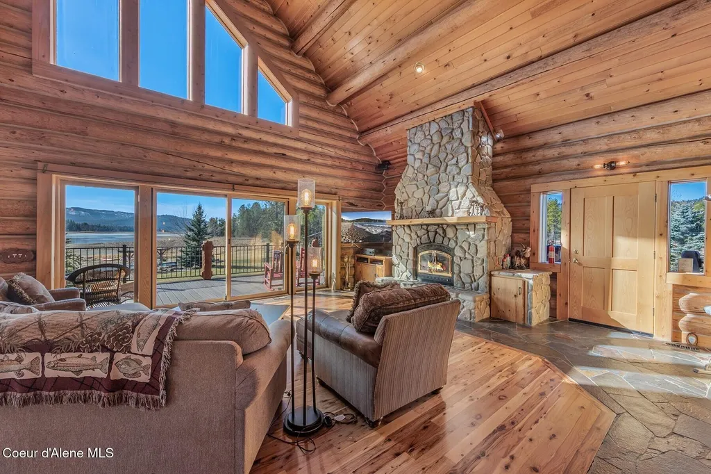 296 Camp Peine Road Sagle ID 83860