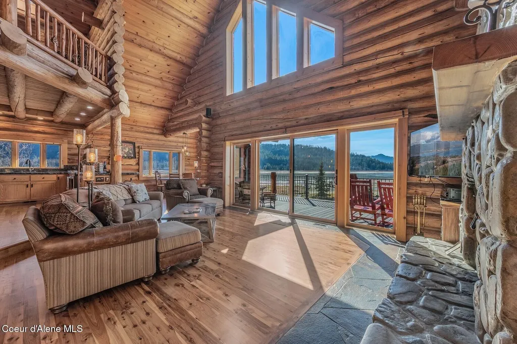 296 Camp Peine Road Sagle ID 83860