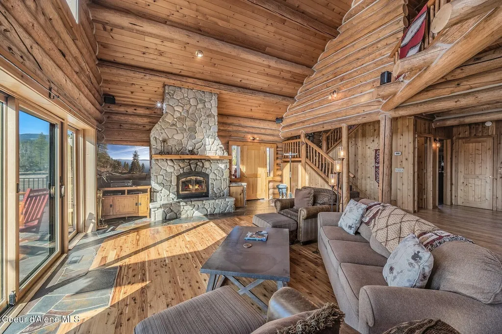296 Camp Peine Road Sagle ID 83860