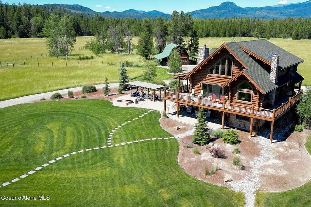 296 Camp Peine Road Sagle ID 83860