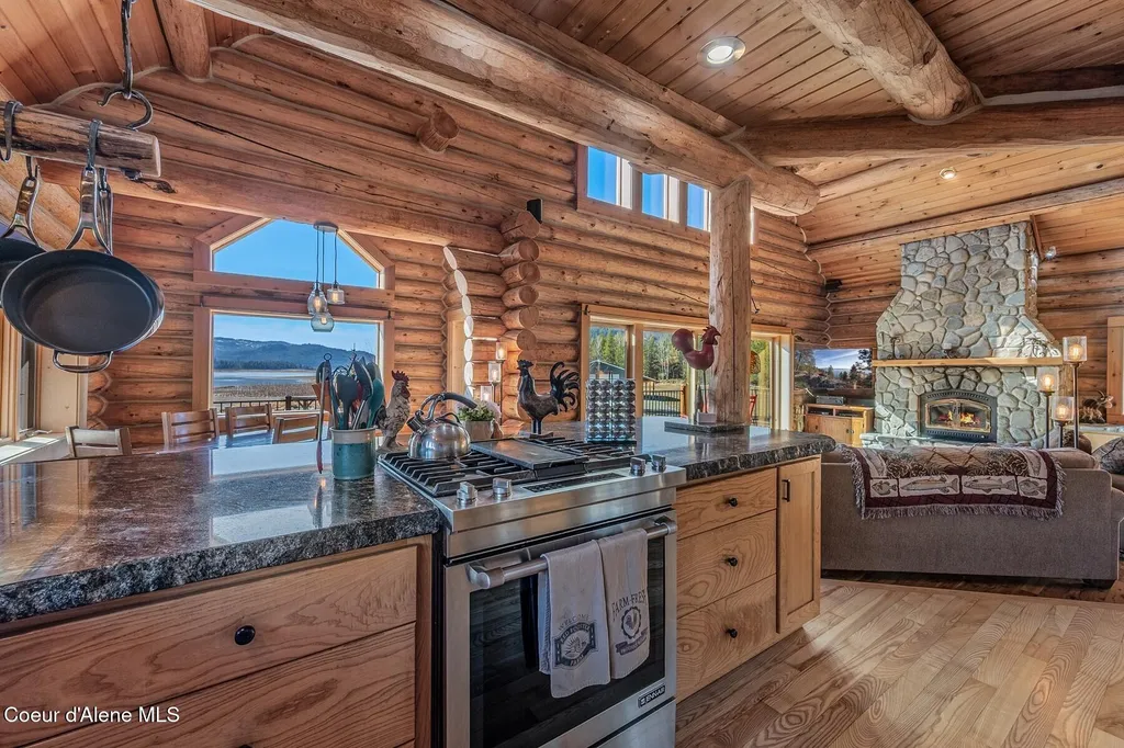 296 Camp Peine Road Sagle ID 83860
