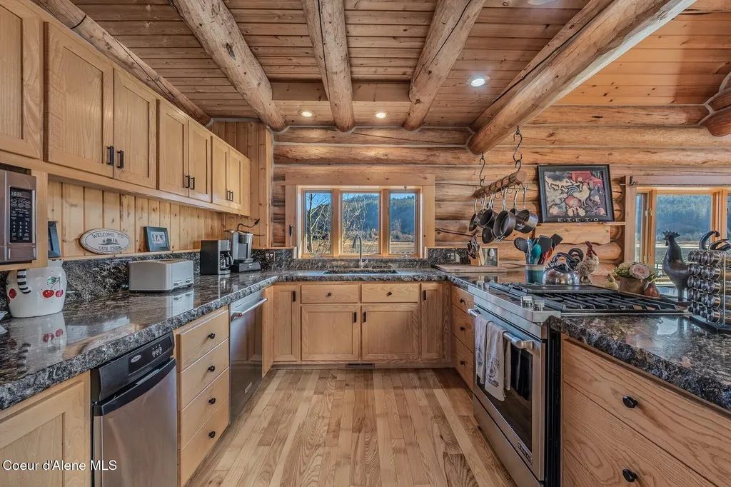 296 Camp Peine Road Sagle ID 83860