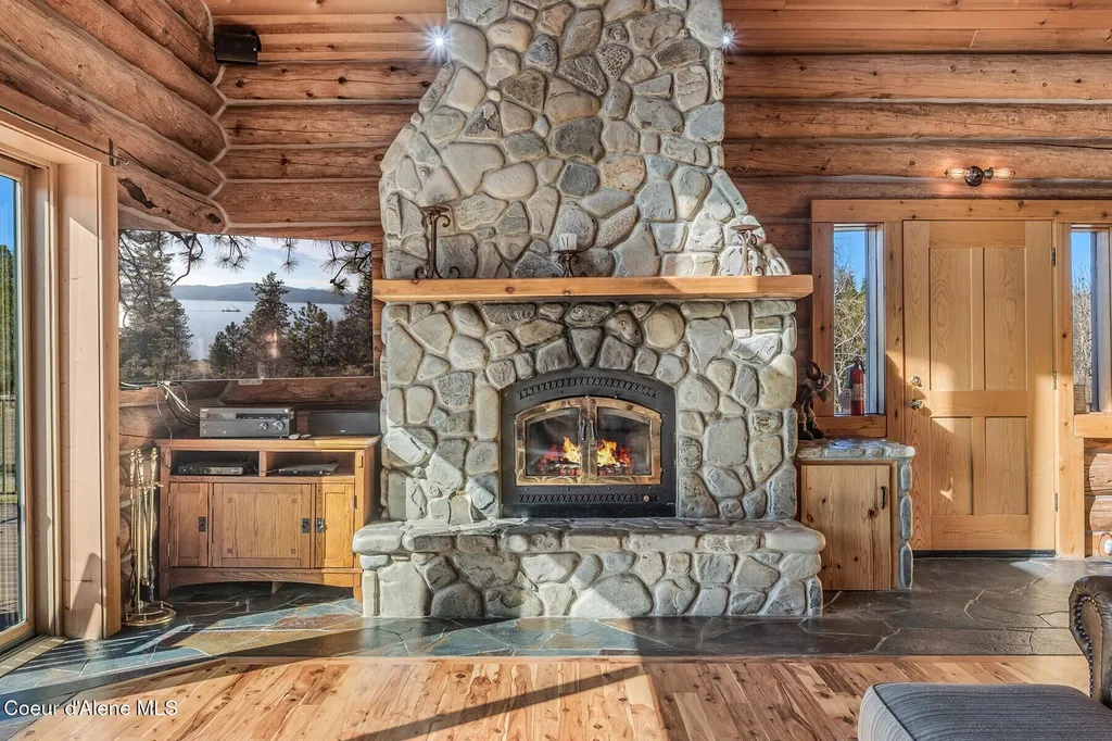 296 Camp Peine Road Sagle ID 83860
