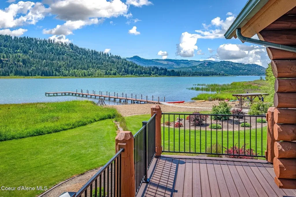 296 Camp Peine Road Sagle ID 83860