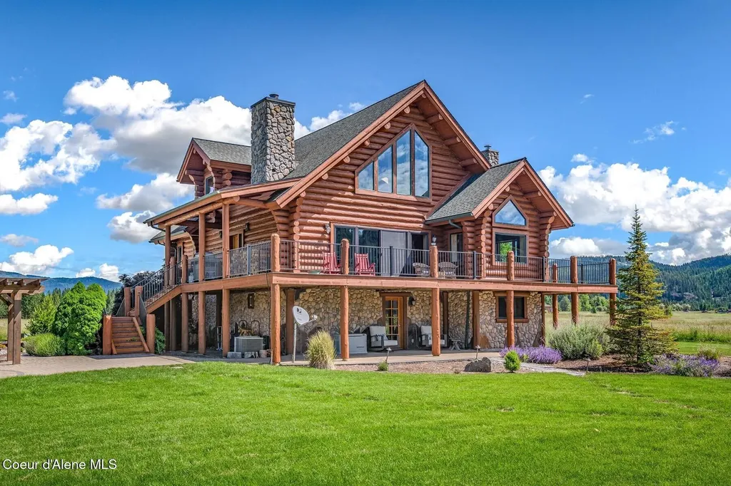 296 Camp Peine Road Sagle ID 83860