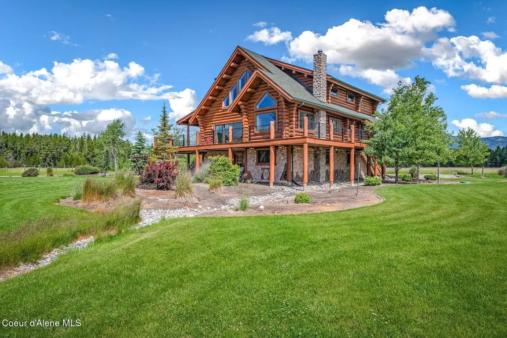 296 Camp Peine Road Sagle ID 83860