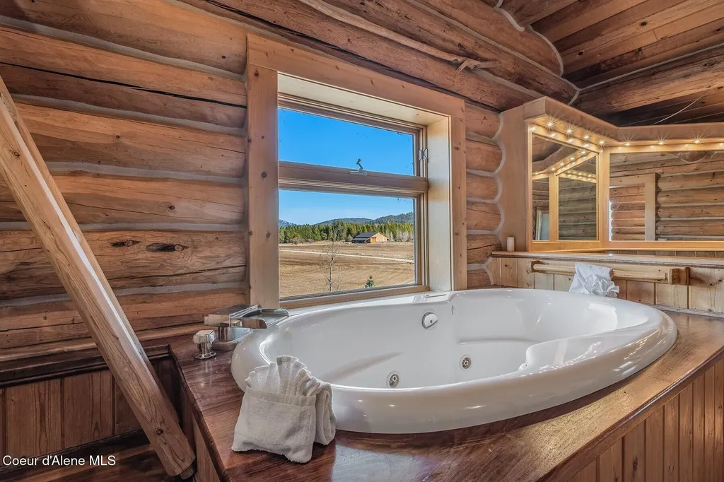 296 Camp Peine Road Sagle ID 83860