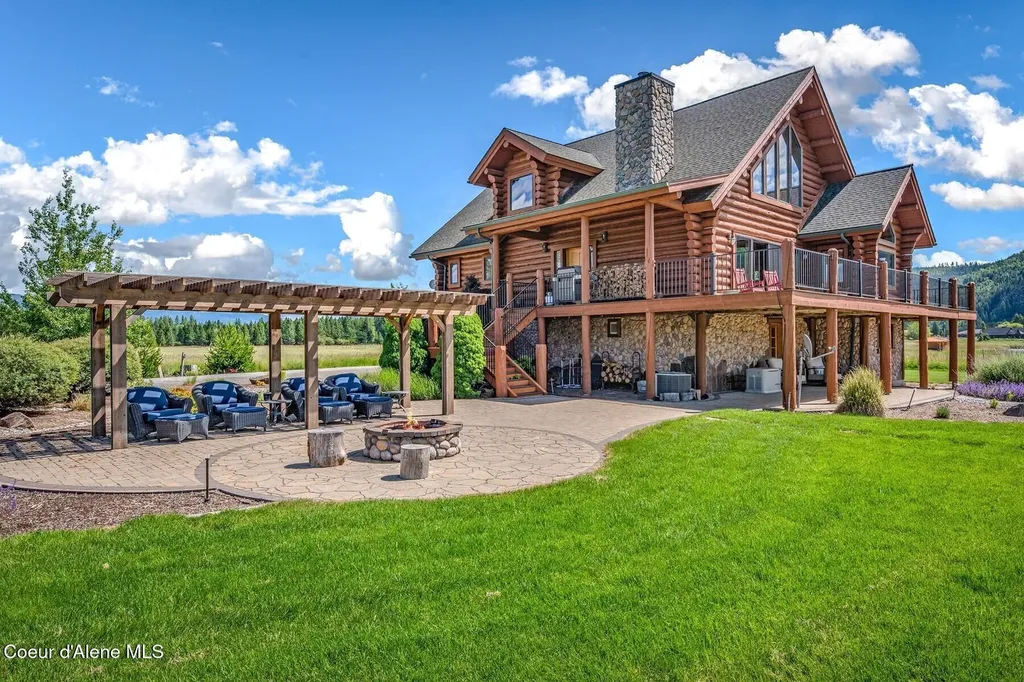 296 Camp Peine Road Sagle ID 83860