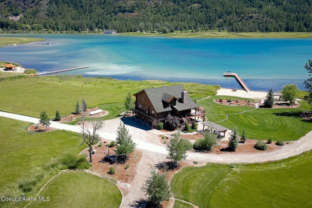 296 Camp Peine Road Sagle ID 83860