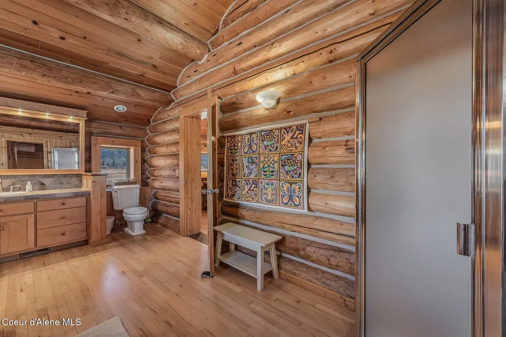 296 Camp Peine Road Sagle ID 83860