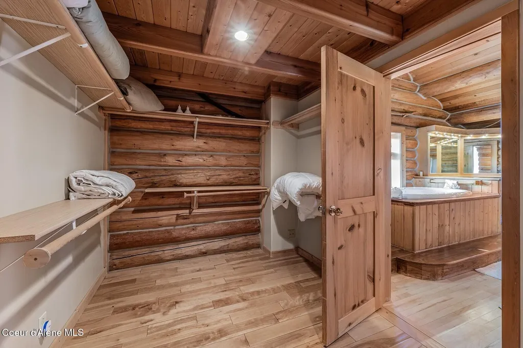 296 Camp Peine Road Sagle ID 83860