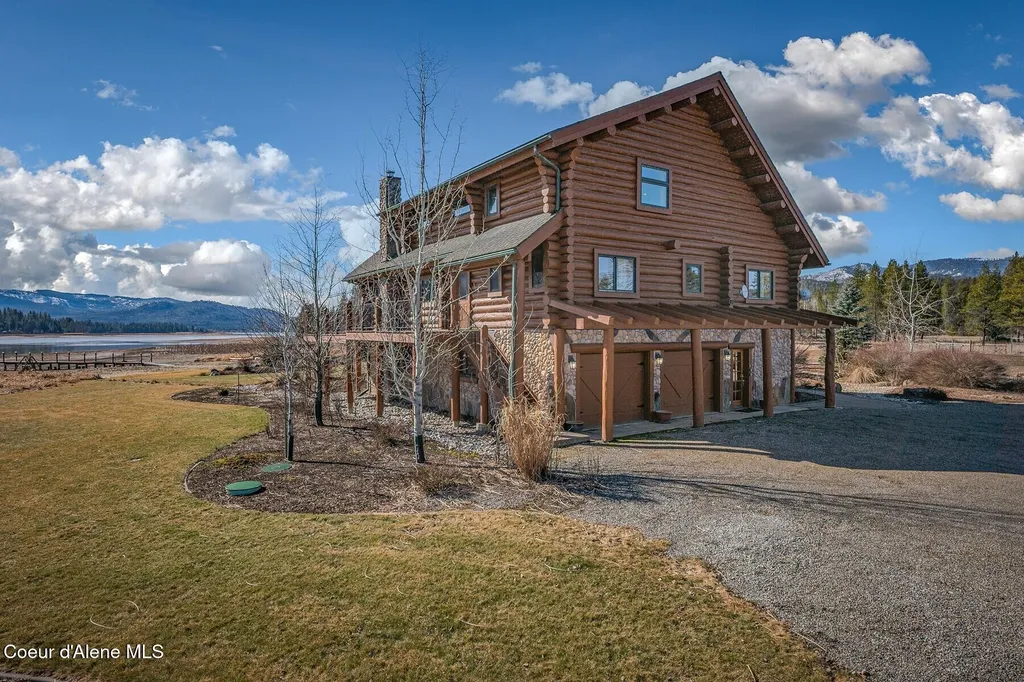 296 Camp Peine Road Sagle ID 83860