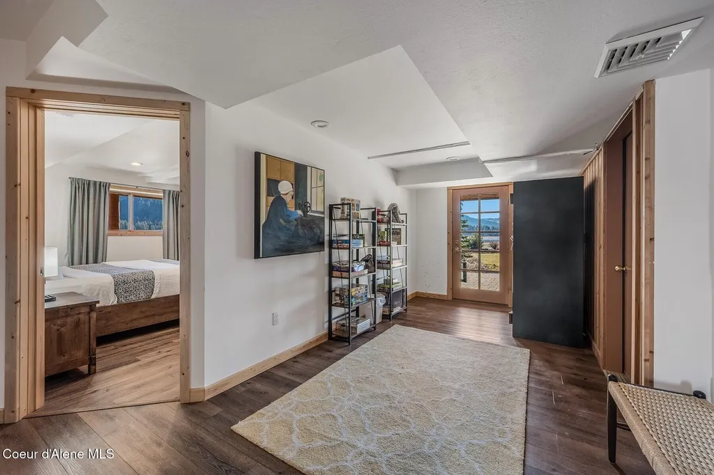 296 Camp Peine Road Sagle ID 83860