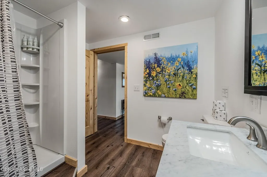 296 Camp Peine Road Sagle ID 83860