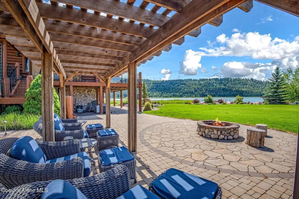 296 Camp Peine Road Sagle ID 83860