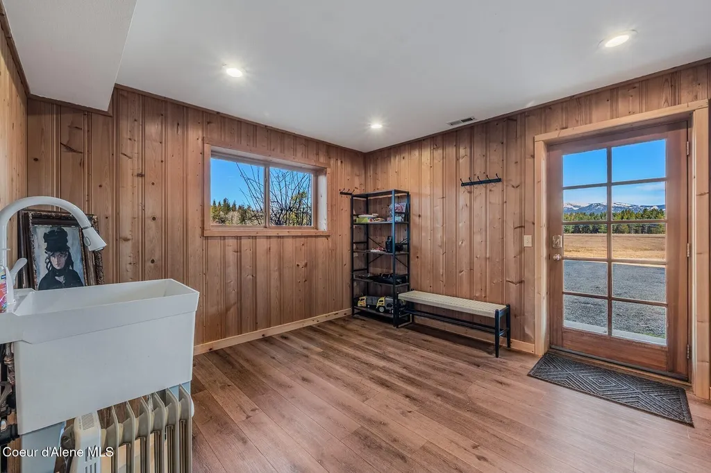 296 Camp Peine Road Sagle ID 83860