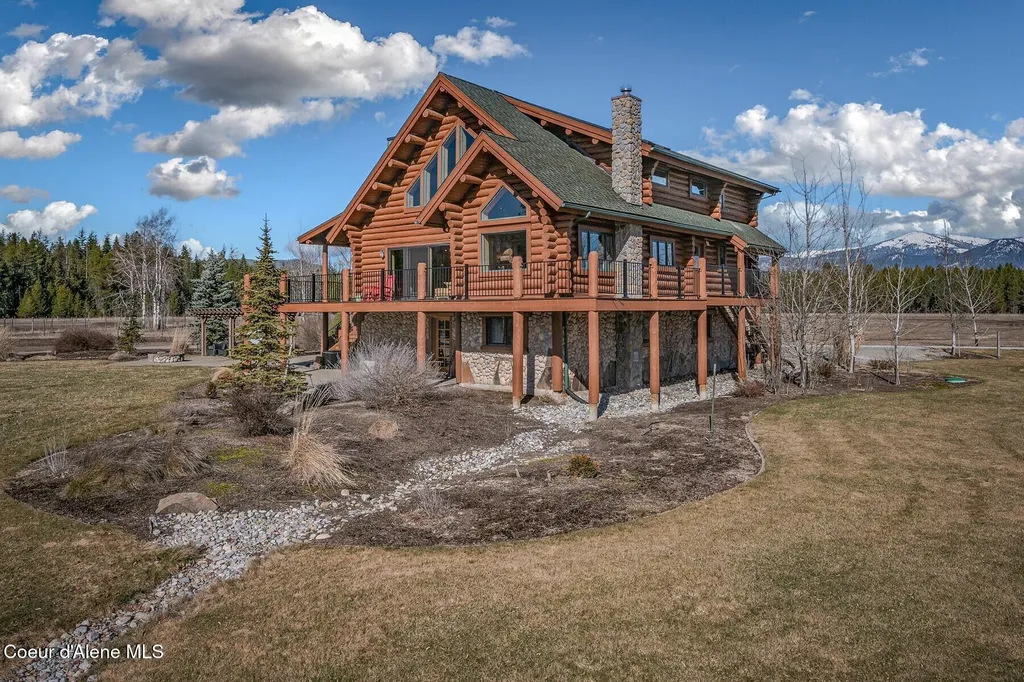 296 Camp Peine Road Sagle ID 83860