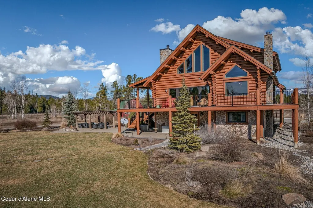 296 Camp Peine Road Sagle ID 83860