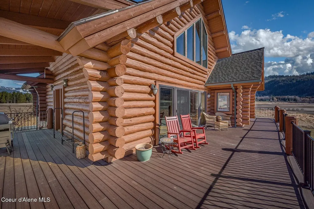 296 Camp Peine Road Sagle ID 83860