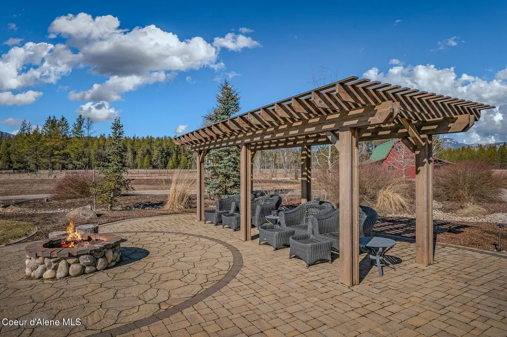 296 Camp Peine Road Sagle ID 83860
