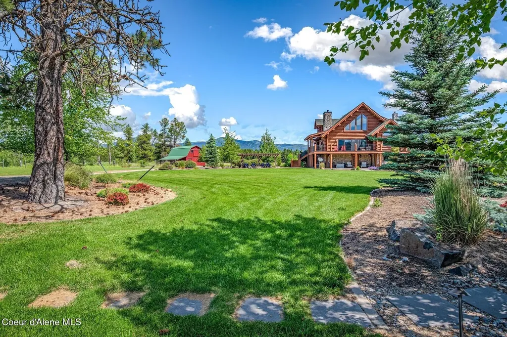 296 Camp Peine Road Sagle ID 83860
