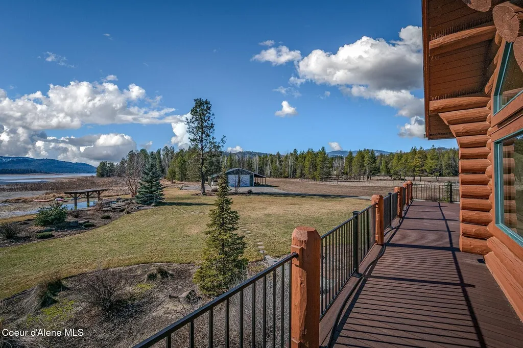296 Camp Peine Road Sagle ID 83860