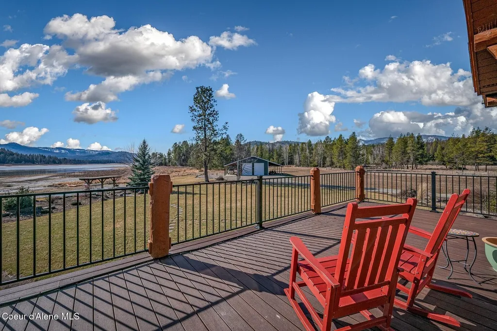 296 Camp Peine Road Sagle ID 83860