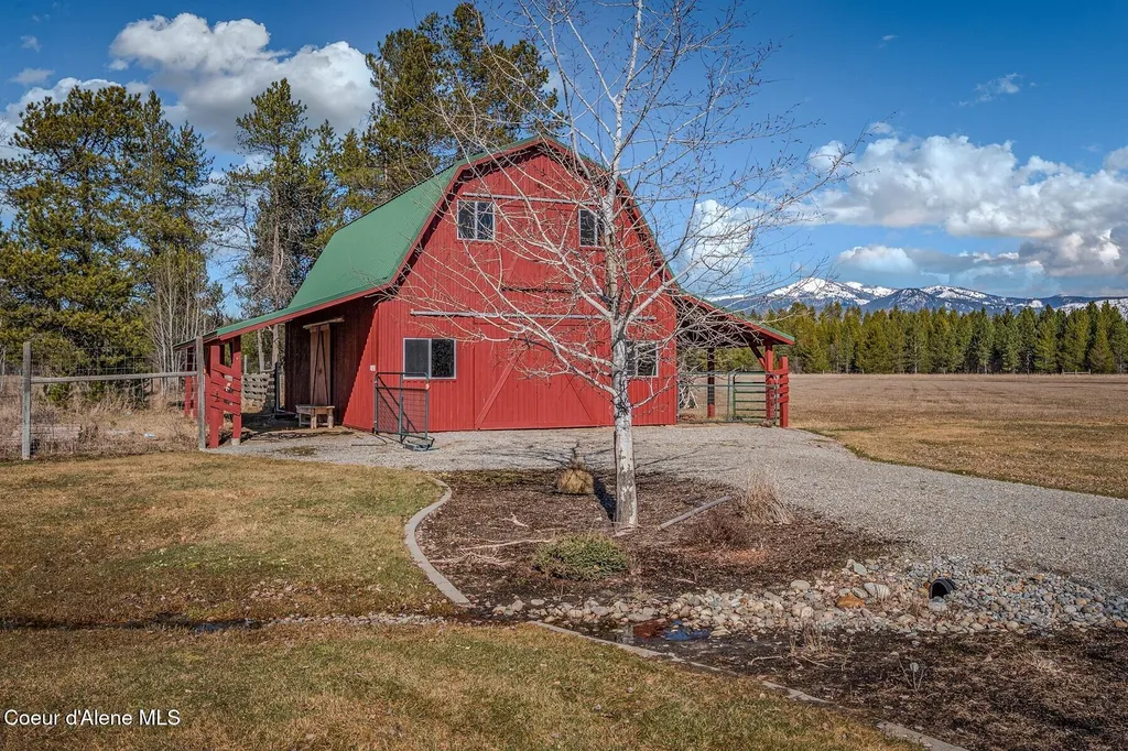 296 Camp Peine Road Sagle ID 83860