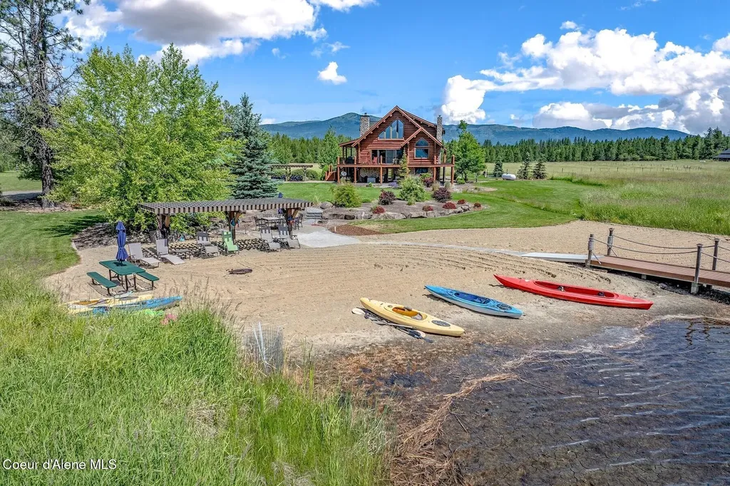 296 Camp Peine Road Sagle ID 83860