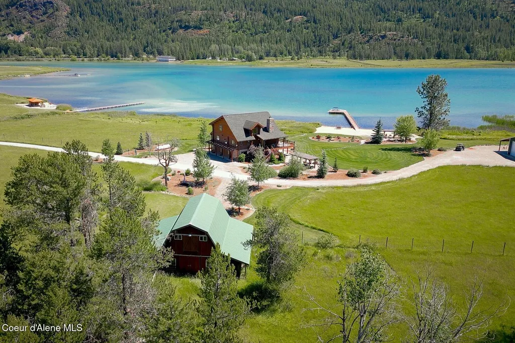 296 Camp Peine Road Sagle ID 83860