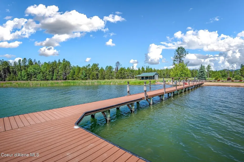 296 Camp Peine Road Sagle ID 83860