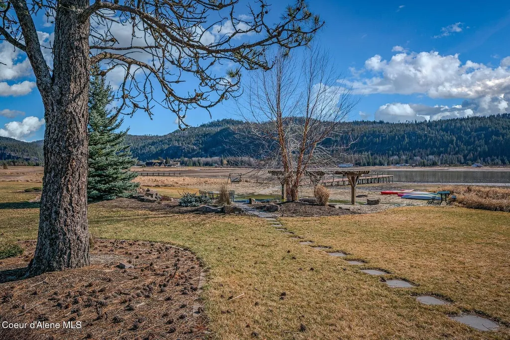 296 Camp Peine Road Sagle ID 83860