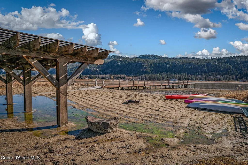 296 Camp Peine Road Sagle ID 83860