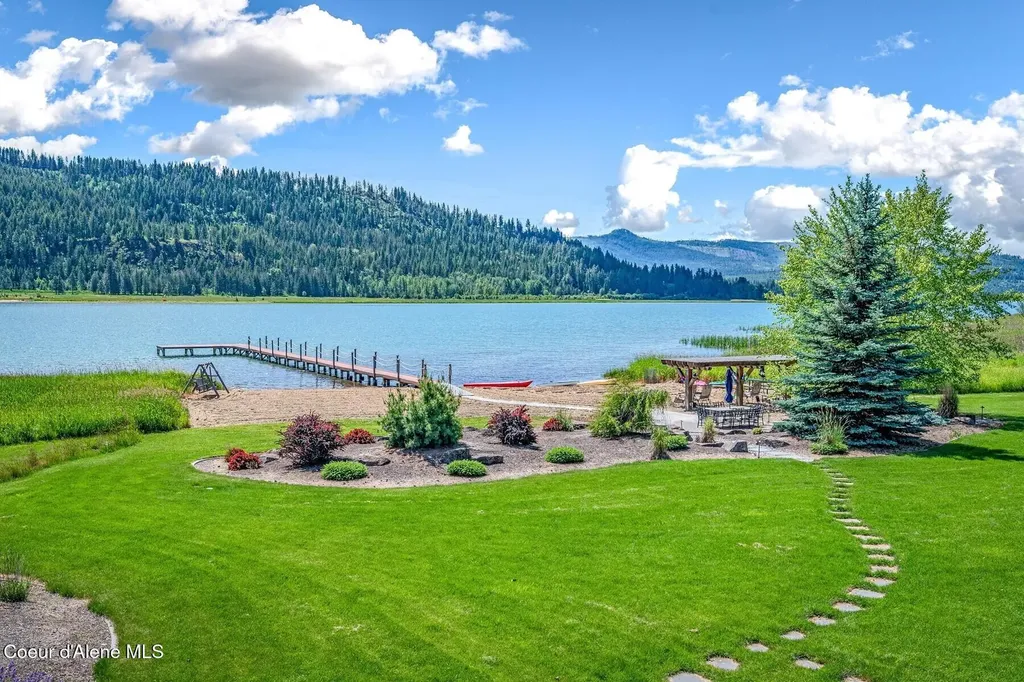 296 Camp Peine Road Sagle ID 83860
