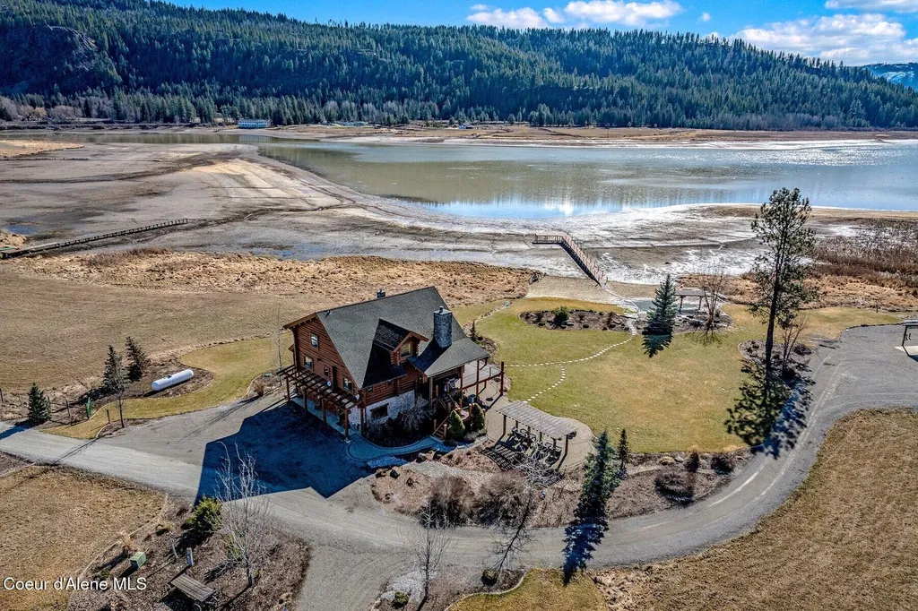 296 Camp Peine Road Sagle ID 83860