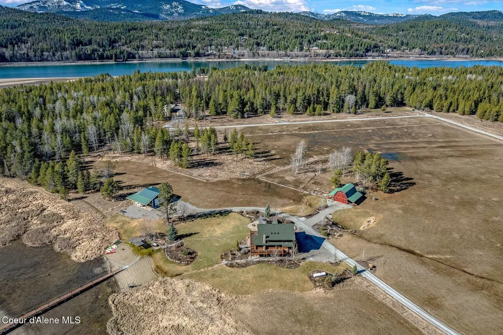 296 Camp Peine Road Sagle ID 83860