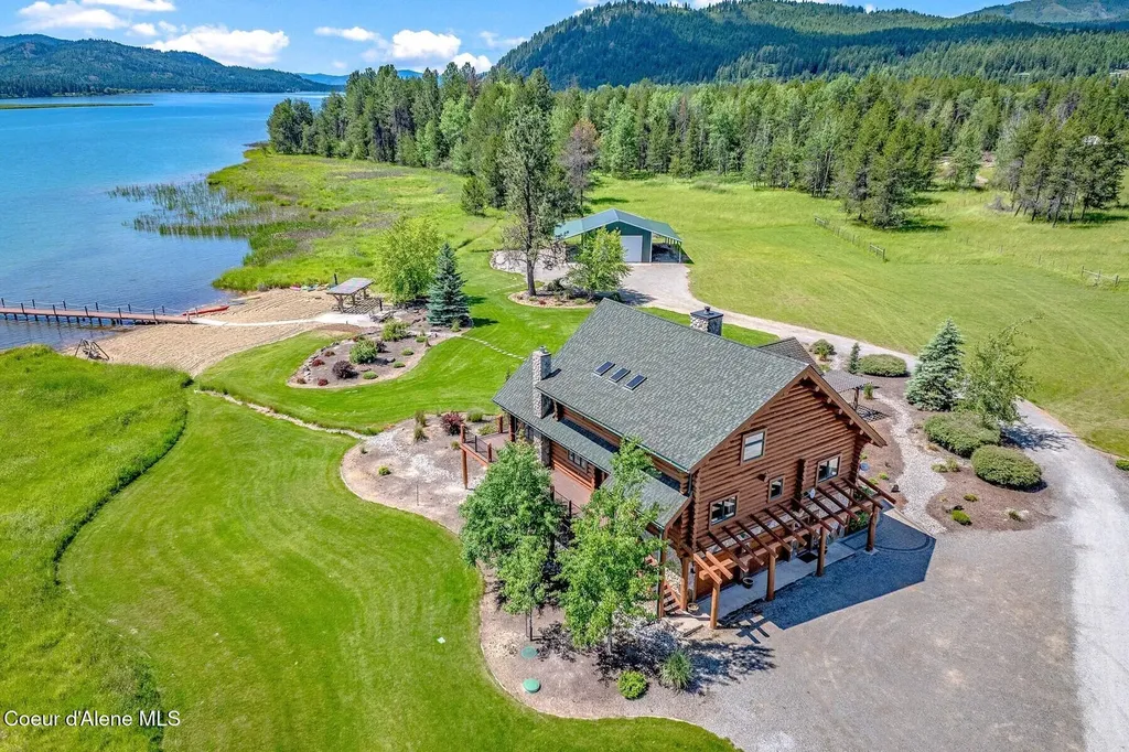 296 Camp Peine Road Sagle ID 83860