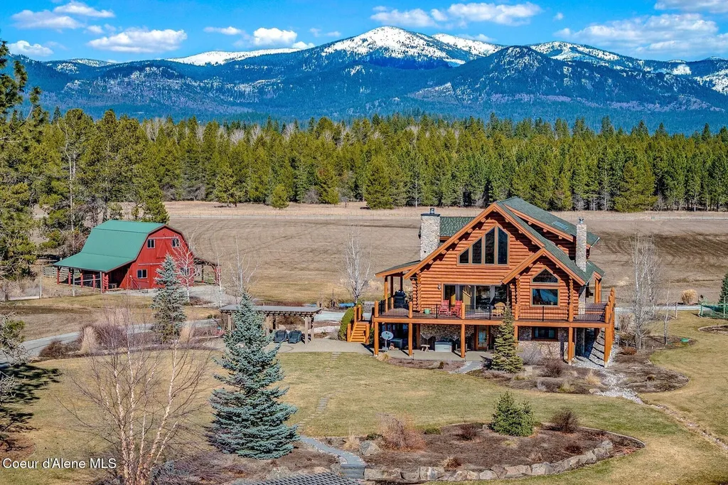 296 Camp Peine Road Sagle ID 83860