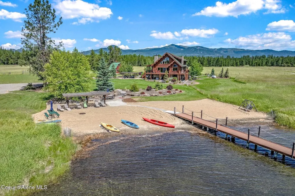 296 Camp Peine Road Sagle ID 83860