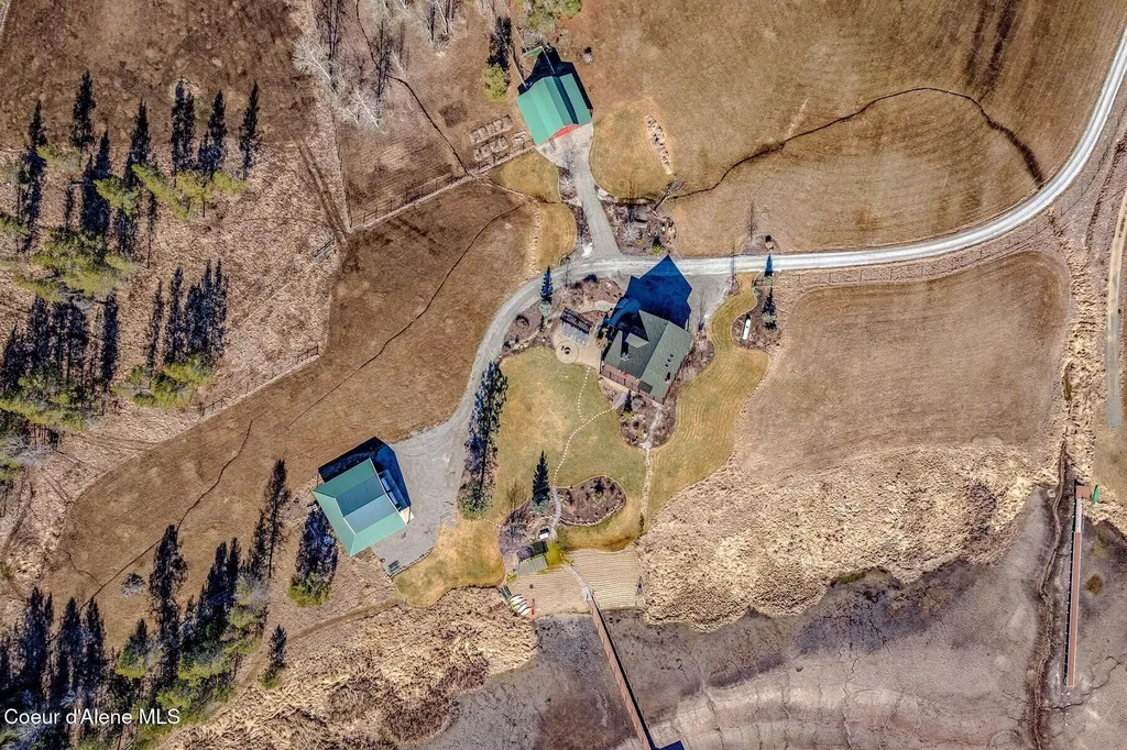 296 Camp Peine Road Sagle ID 83860