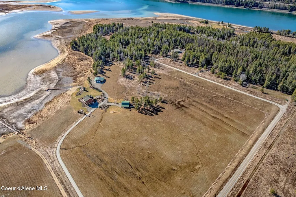 296 Camp Peine Road Sagle ID 83860